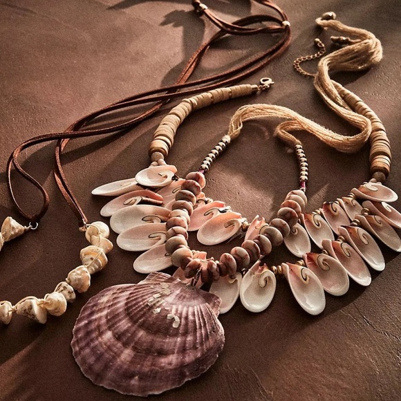 FREE PEOPLE Two Strangers Necklace 2-Layered Shell Necklace - Picture 3 of 4